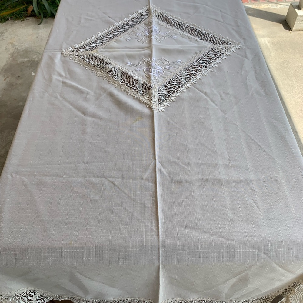 Table Cloths - Picture 3 of 7
